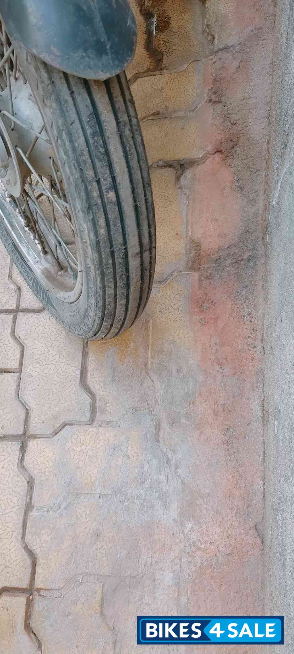 Black Royal Enfield Thunderbird 350