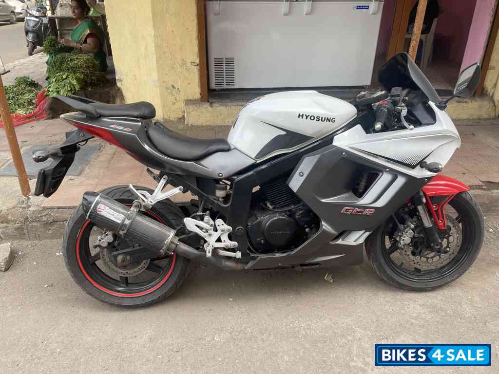 Hyosung GT250R