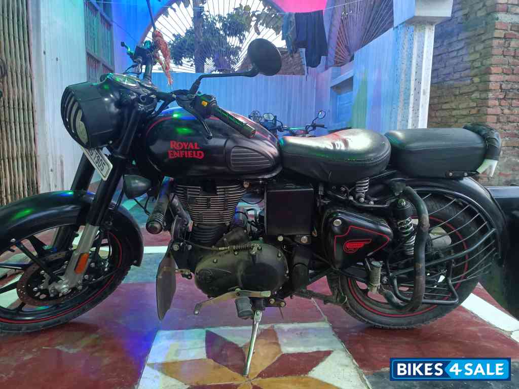 Royal Enfield Classic Stealth Black