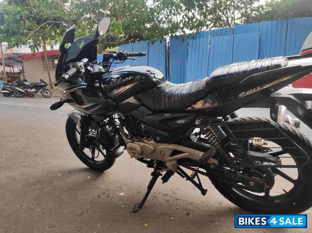 Bajaj Pulsar 220 DTSi Bajaj Pulsar 220 DTSi