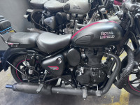 Stealth Black Royal Enfield Classic Stealth Black