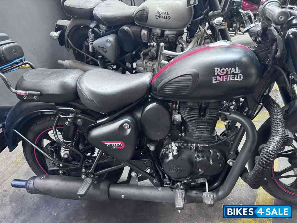 Stealth Black Royal Enfield Classic Stealth Black