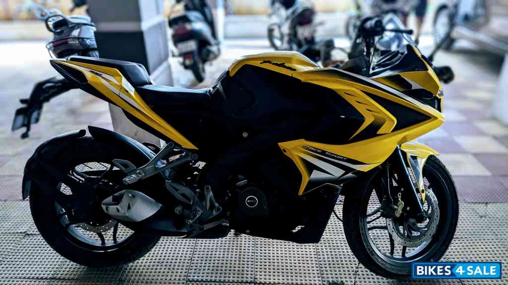Bajaj Pulsar RS 200