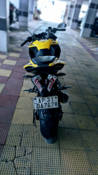 Bajaj Pulsar RS 200