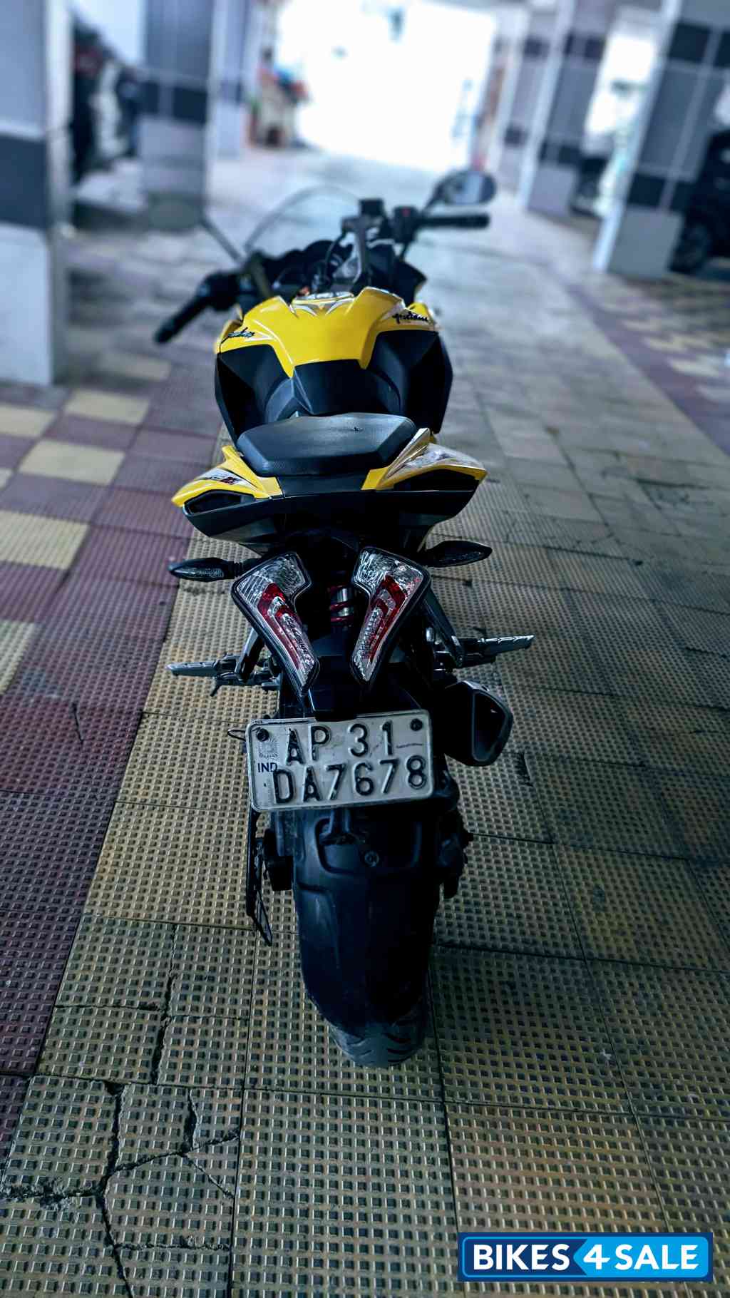Bajaj Pulsar RS 200