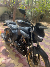 Black Yamaha FZS 25 BS6