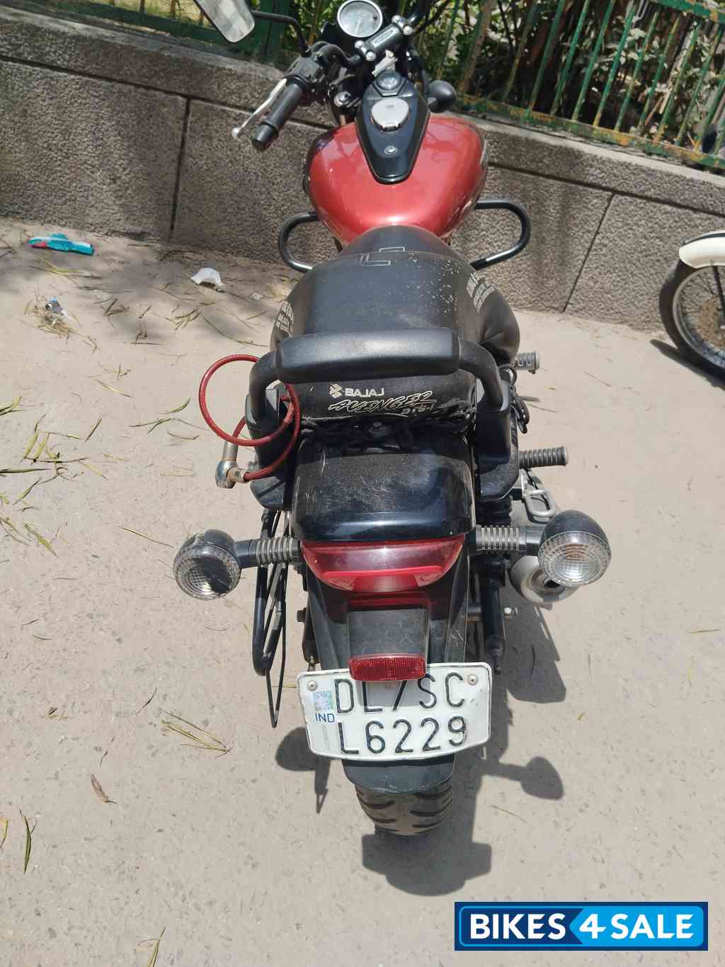 Red Bajaj Avenger Street 160 BS6