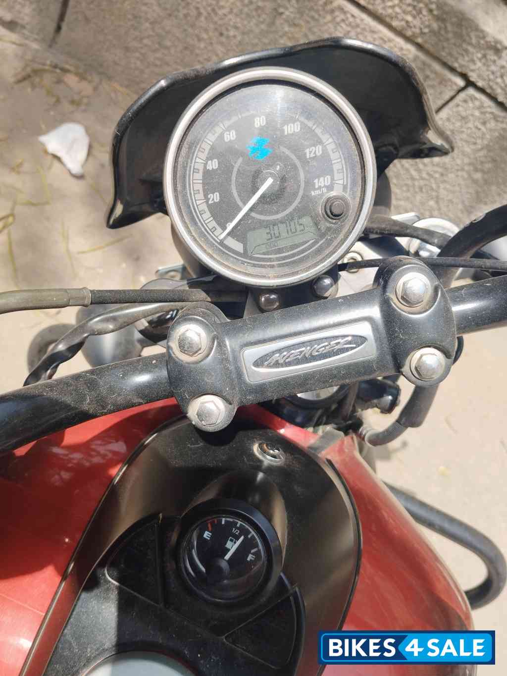 Red Bajaj Avenger Street 160 BS6