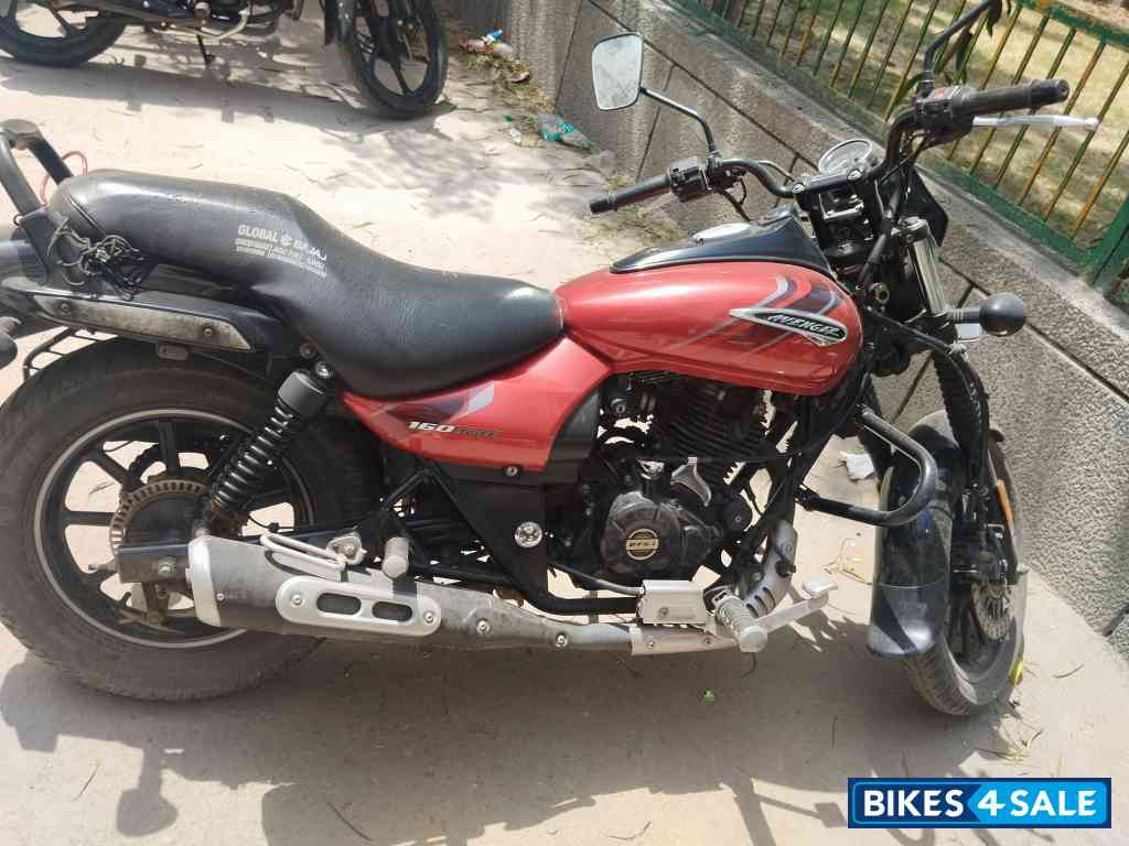 Red Bajaj Avenger Street 160 BS6
