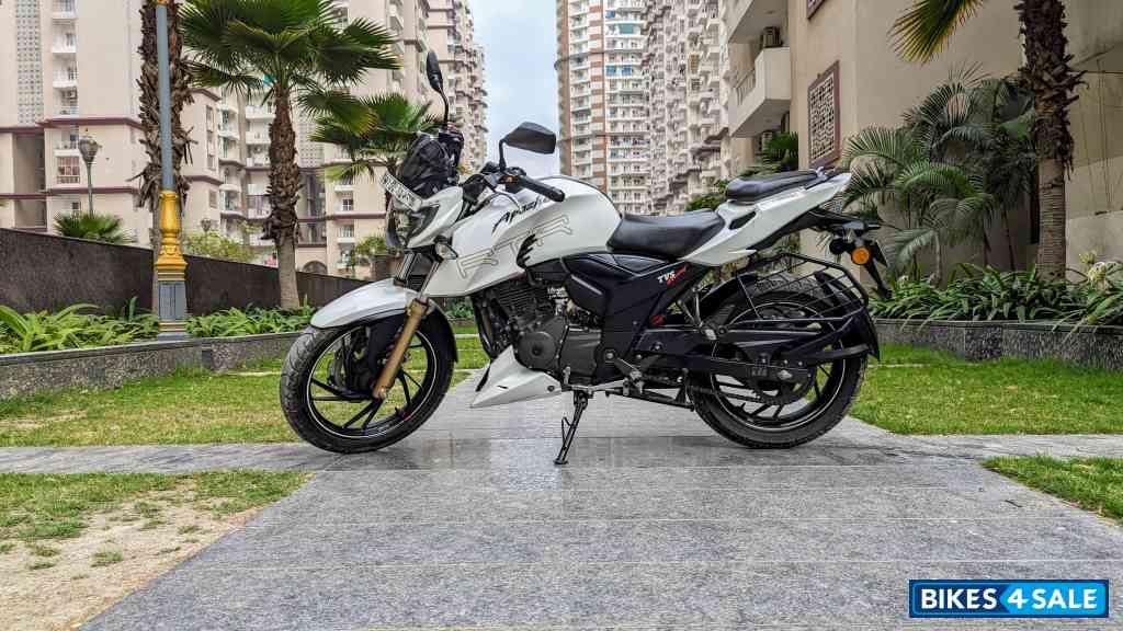 White TVS Apache RTR 200 Fi 4V