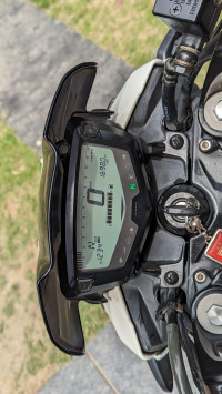 White TVS Apache RTR 200 Fi 4V