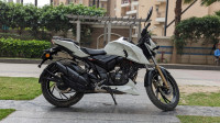 White TVS Apache RTR 200 Fi 4V