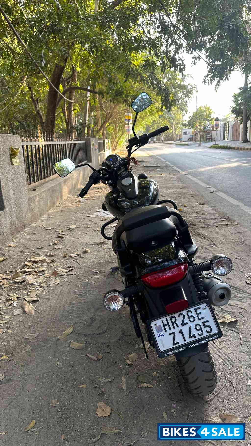 Black Bajaj Avenger Street 160 BS6