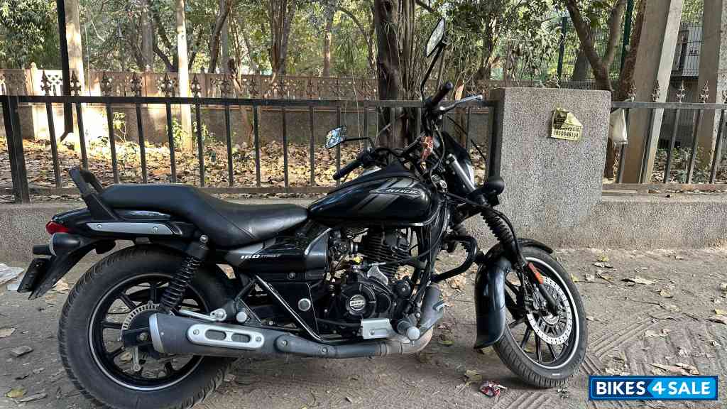 Black Bajaj Avenger Street 160 BS6