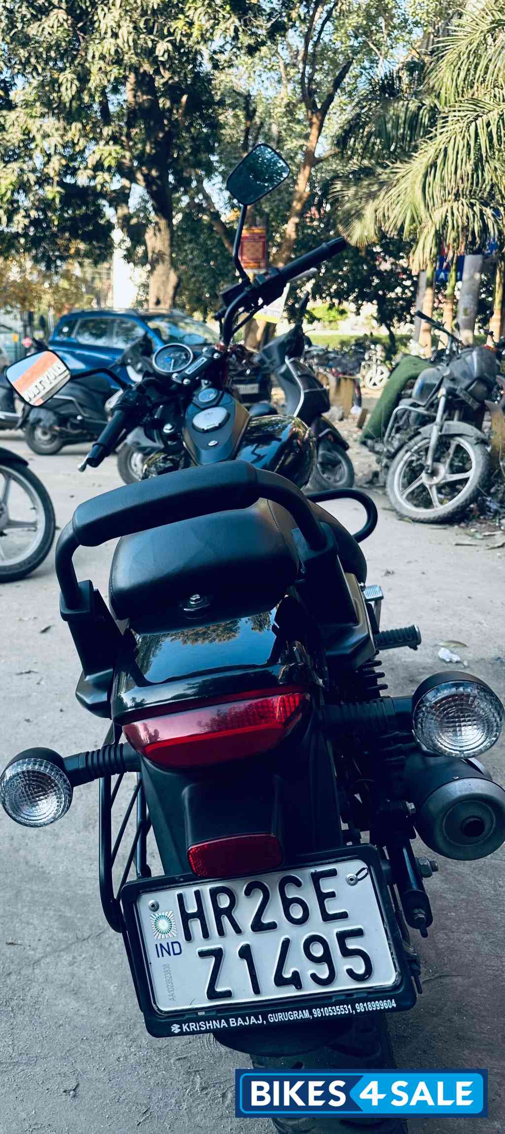 Black Bajaj Avenger Street 160 BS6