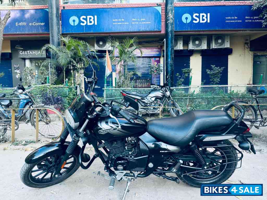 Black Bajaj Avenger Street 160 BS6