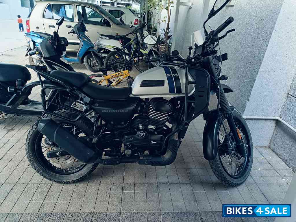 Yezdi Adventure Matte