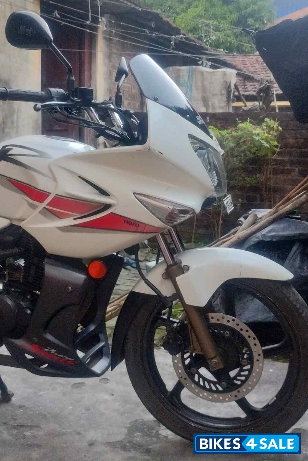 White (f W T) Hero Karizma R