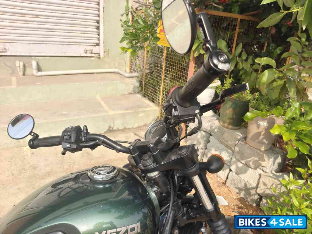 Yezdi Roadster Dual Tone