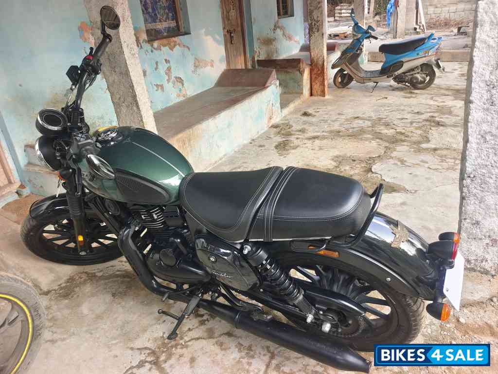 Yezdi Roadster Dual Tone