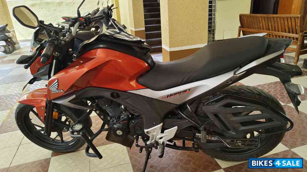 Orange Honda CB Hornet 160R