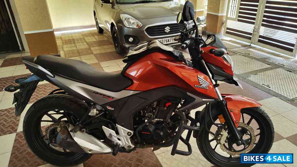 Orange Honda CB Hornet 160R Orange Honda CB Hornet 160R