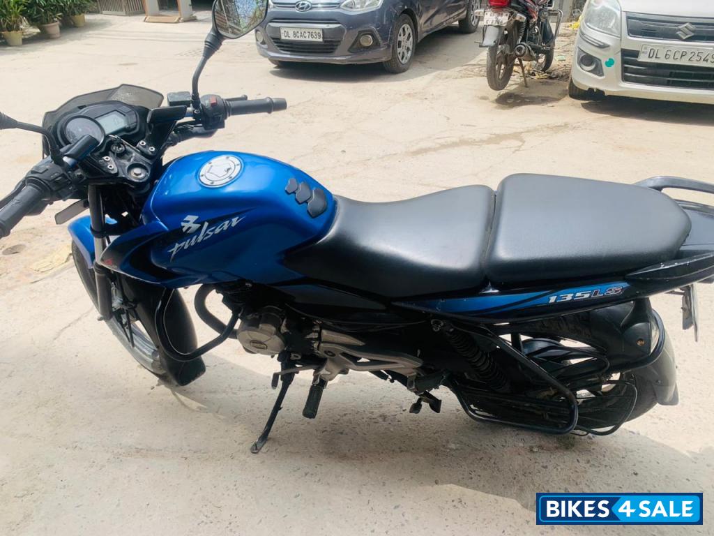 Blue Bajaj Pulsar 135LS