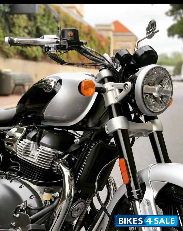 Intersteller Gray Royal Enfield  Super Meteor 650