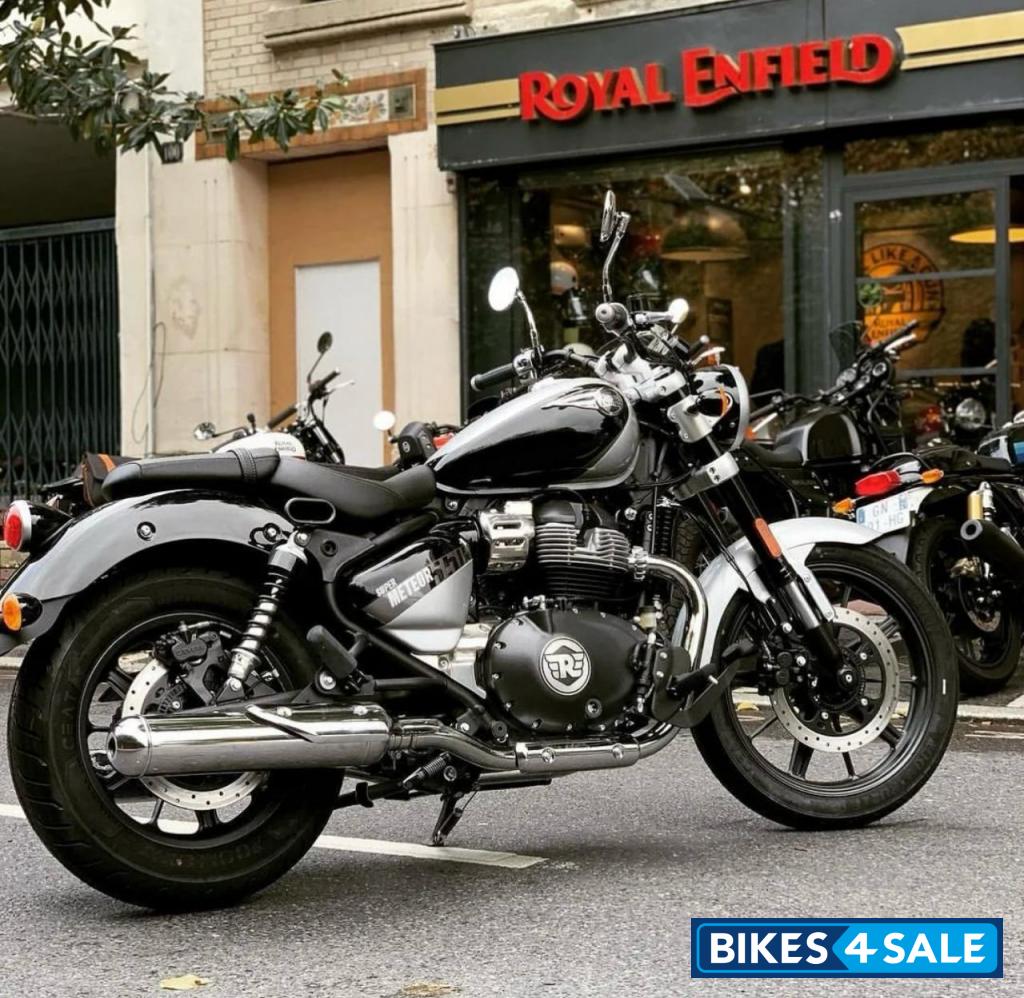 Intersteller Gray Royal Enfield  Super Meteor 650