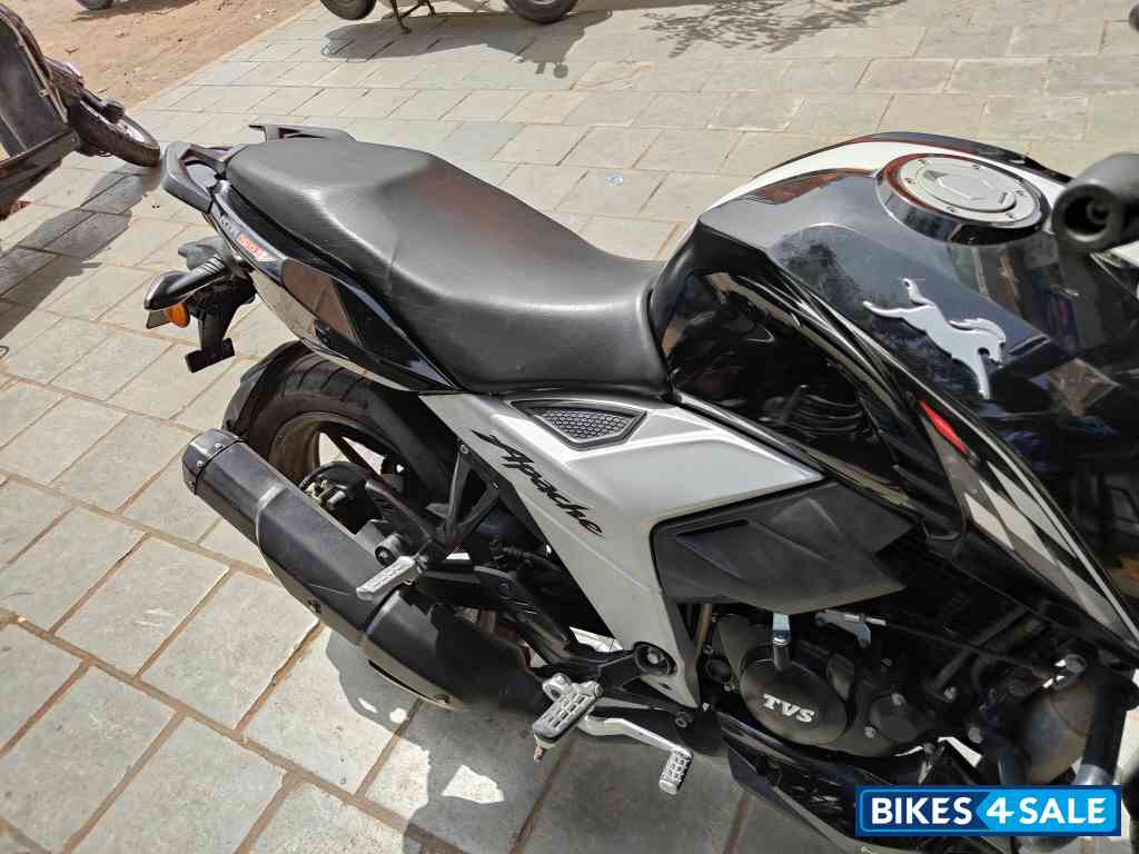 Black TVS Apache RTR 160 4V BS6 Black TVS Apache RTR 160 4V BS6