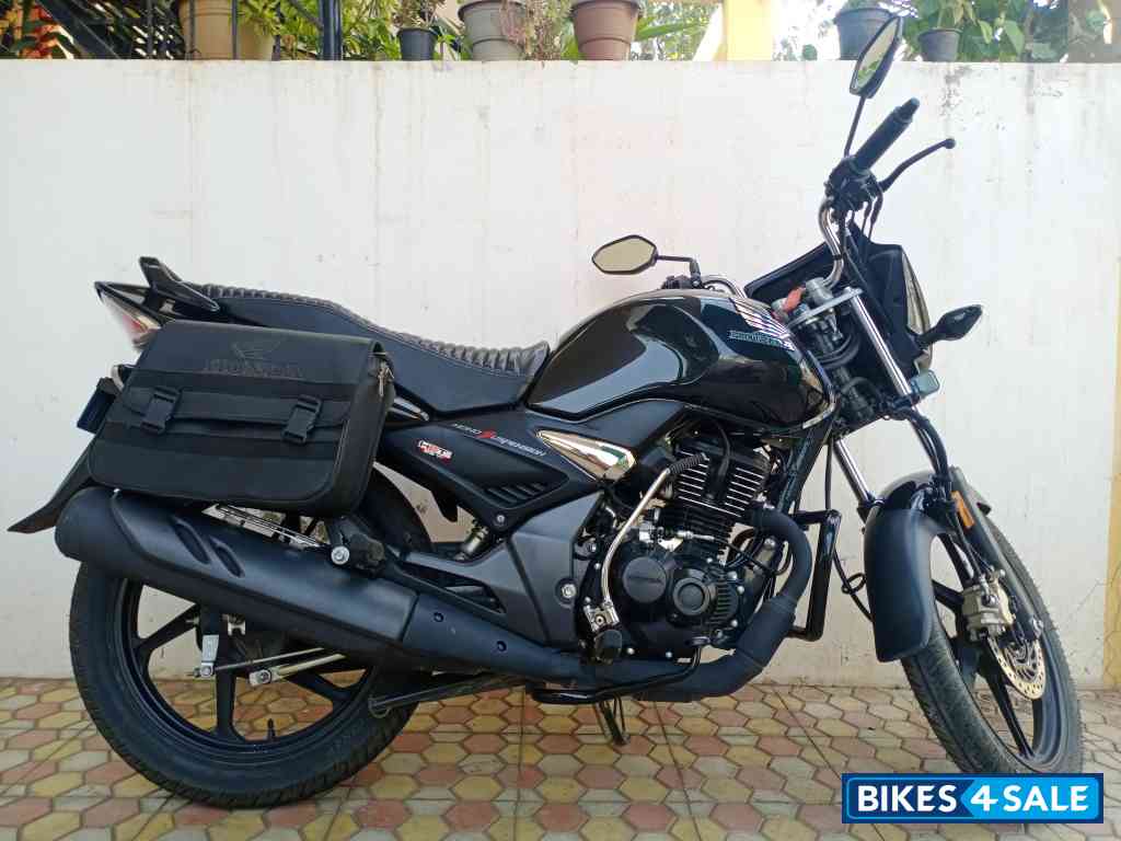 Black Honda Unicorn 160 BS6