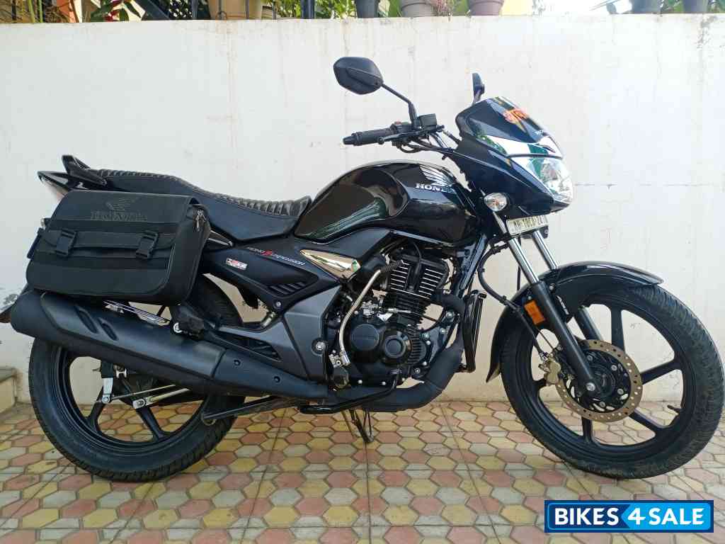 Black Honda Unicorn 160 BS6