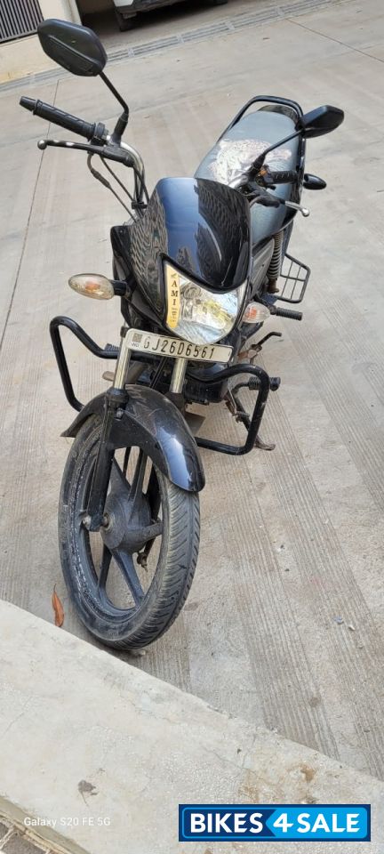 Black Honda Shine 125