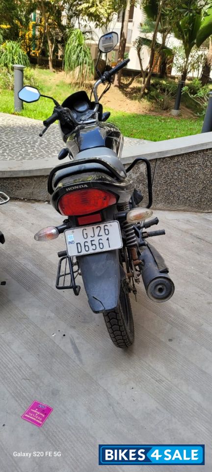 Black Honda Shine 125