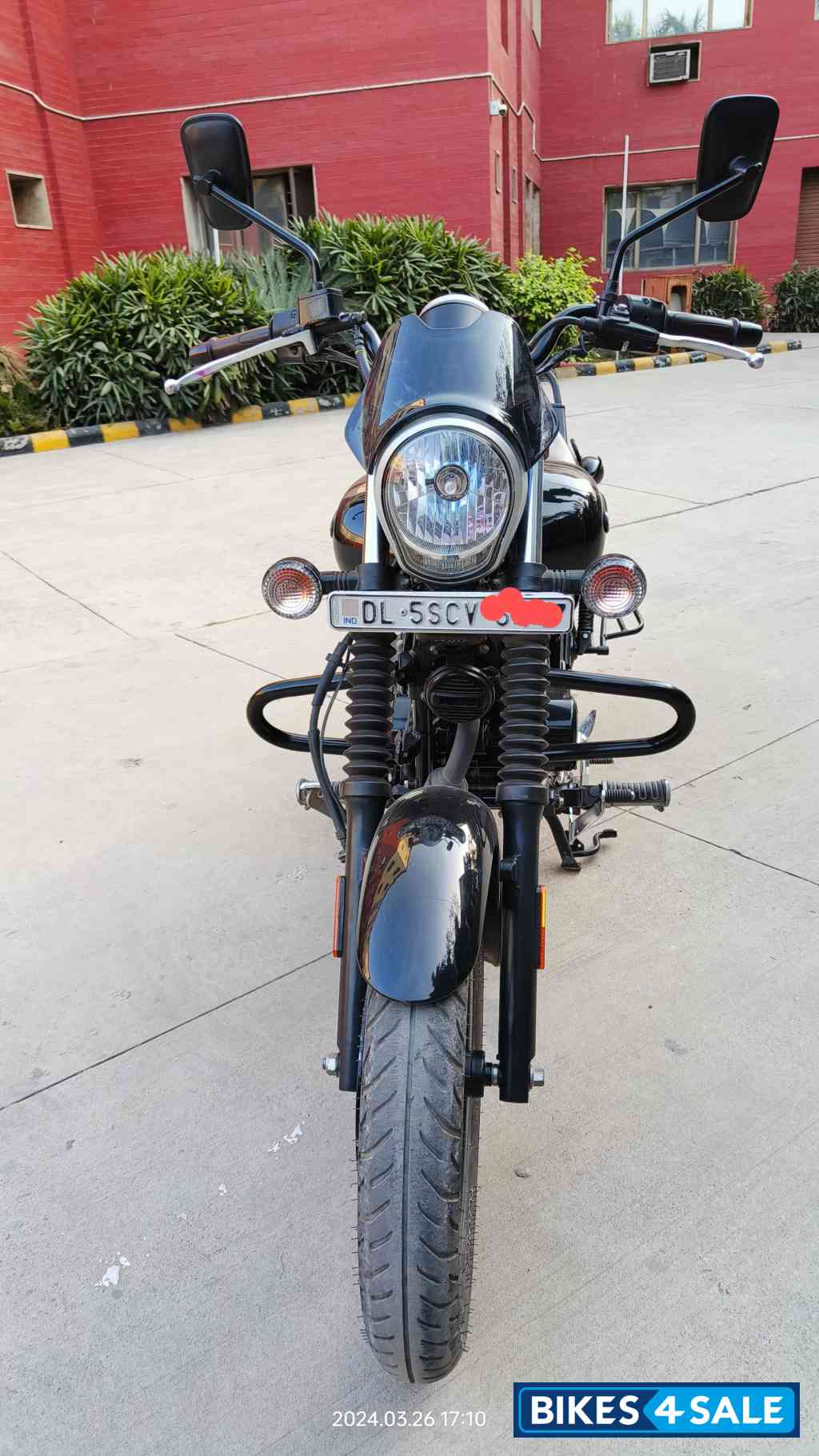 Black Bajaj Avenger Street 160 BS6