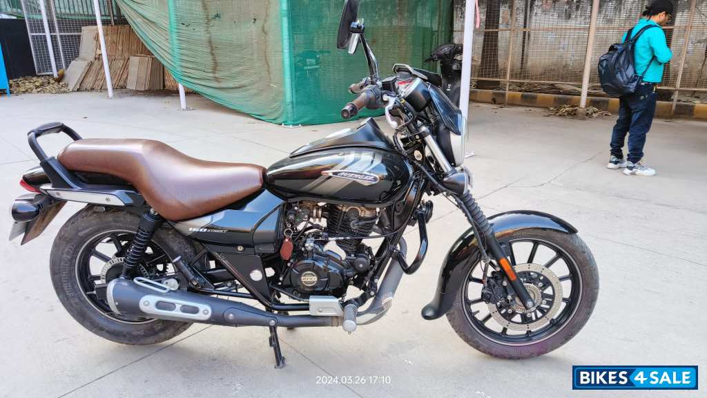 Black Bajaj Avenger Street 160 BS6