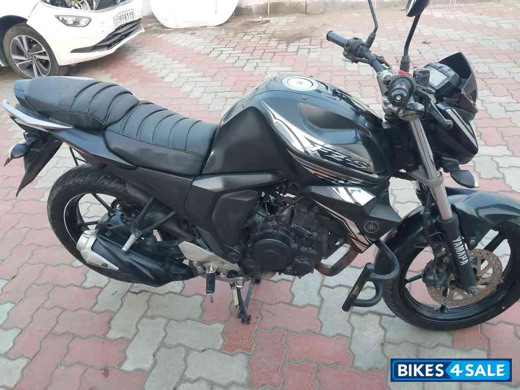 Mat Black Yamaha FZ-S FI V2