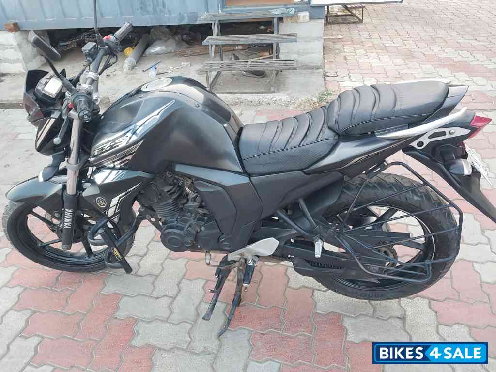 Mat Black Yamaha FZ-S FI V2