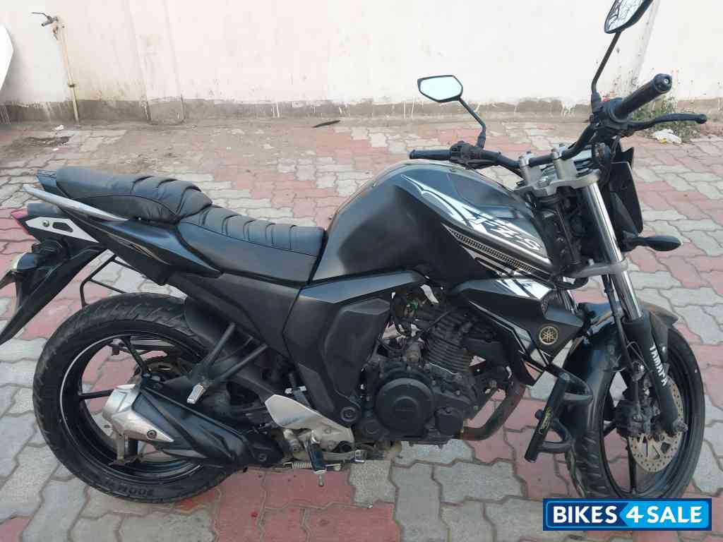 Mat Black Yamaha FZ-S FI V2