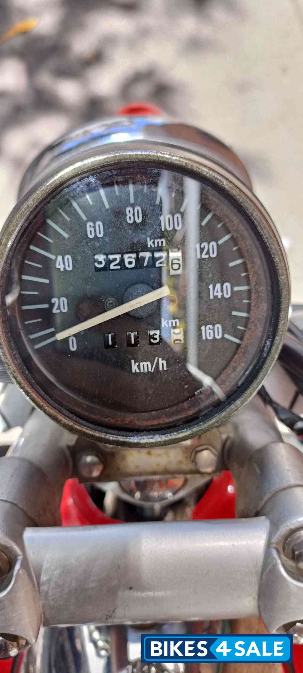 Red Bajaj Avenger 220 DTS-i