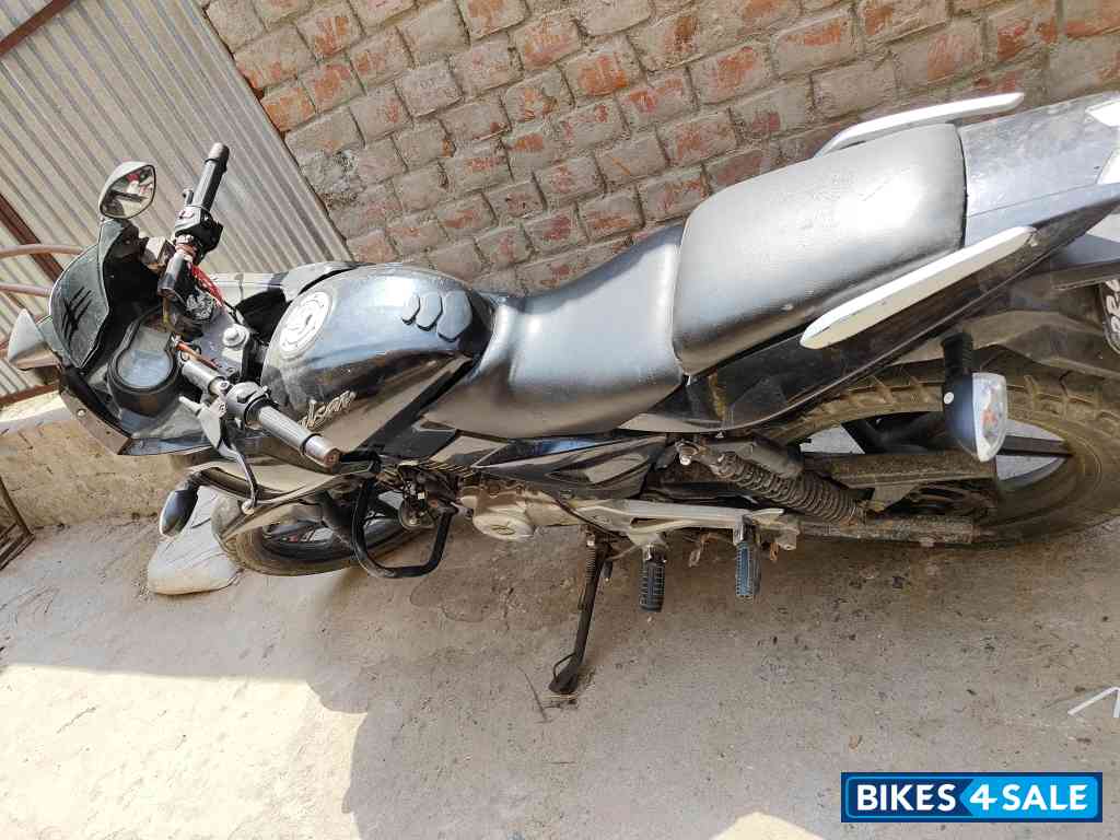 Black Bajaj Pulsar 220F