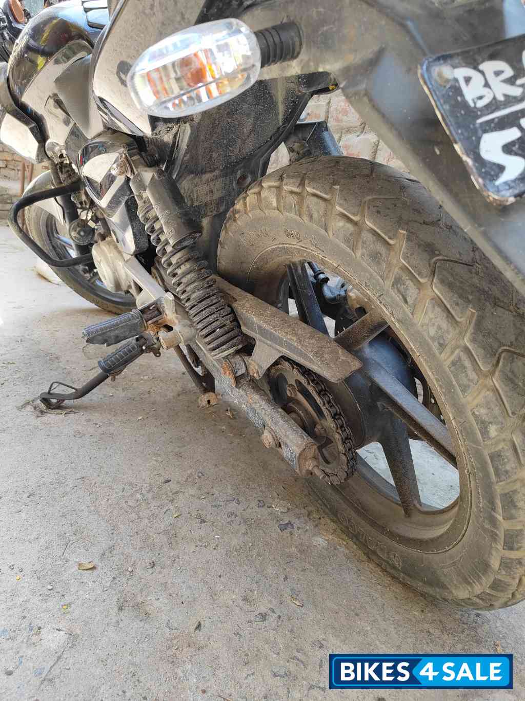 Black Bajaj Pulsar 220F