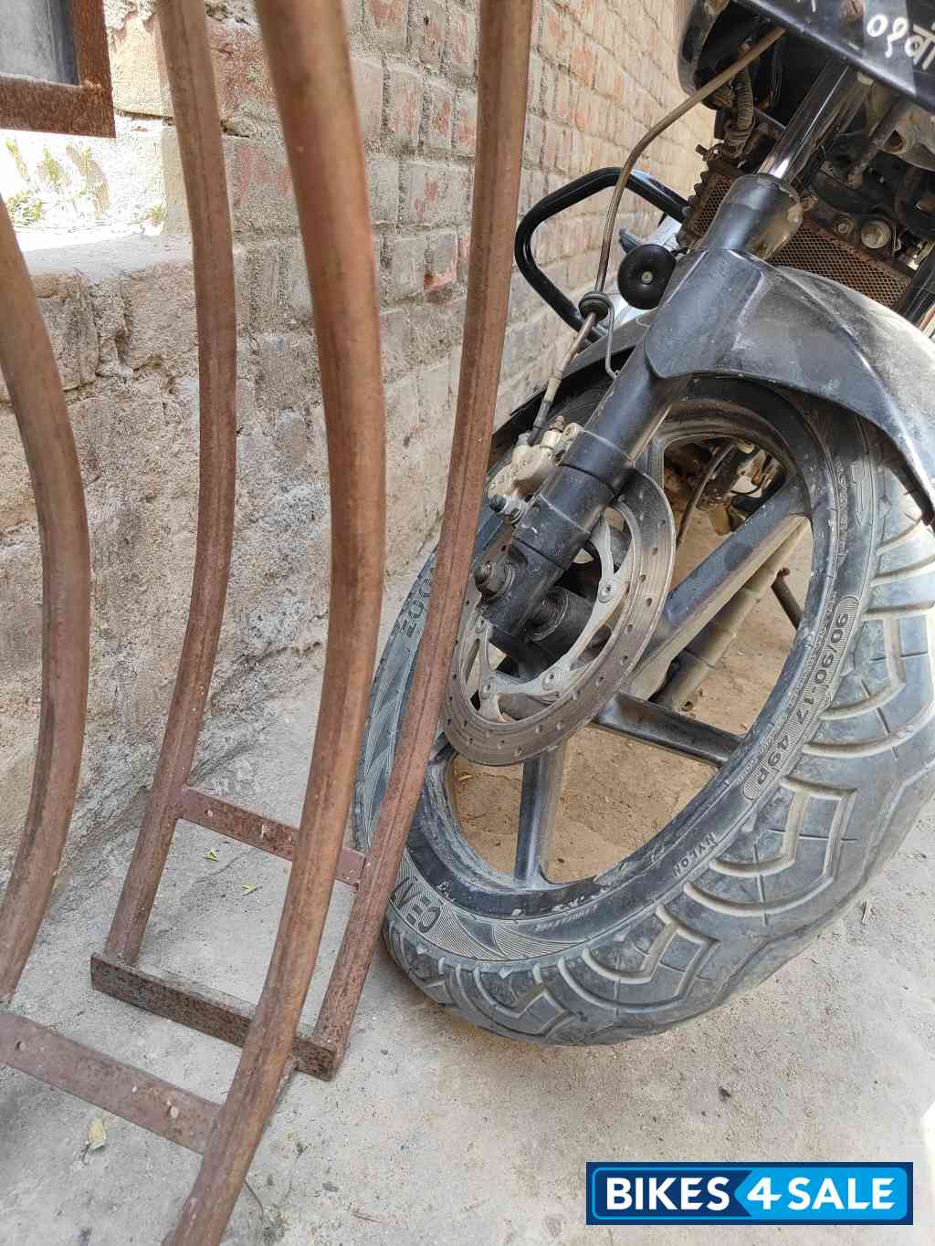 Black Bajaj Pulsar 220F