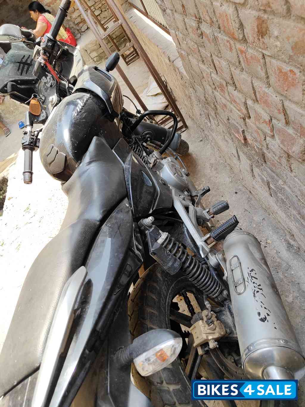 Black Bajaj Pulsar 220F