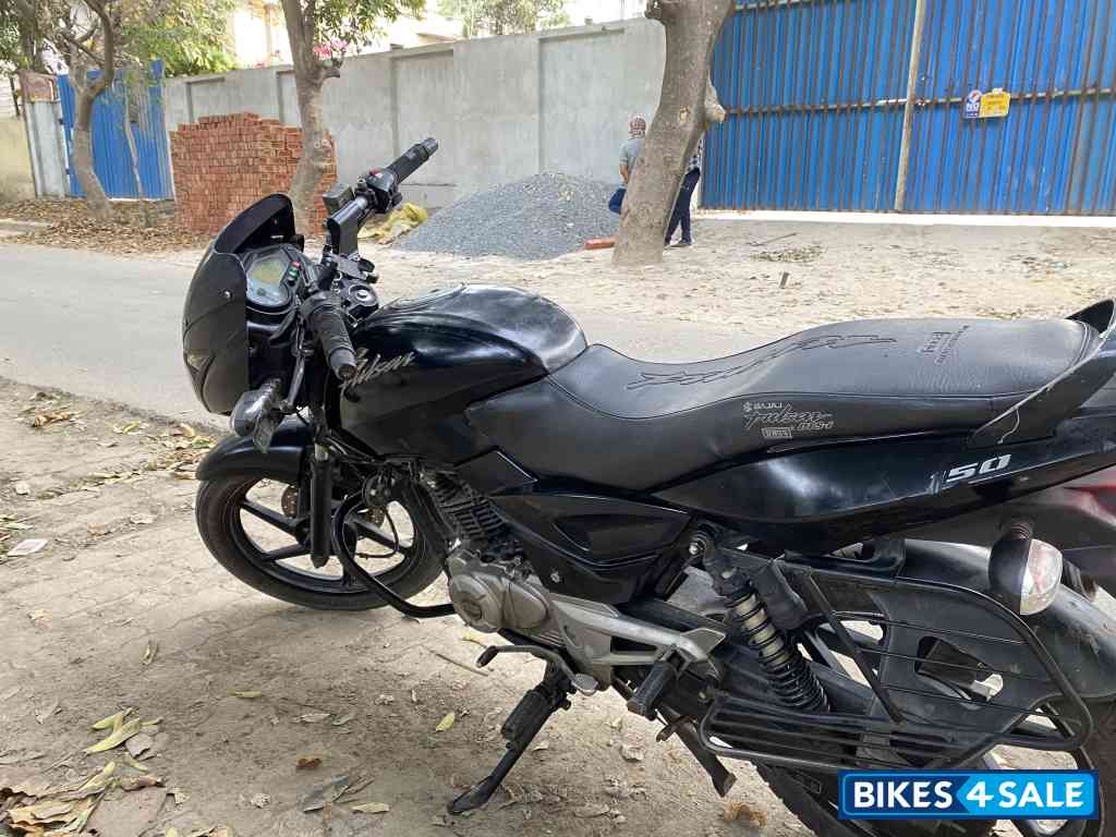 Black Bajaj Pulsar 150
