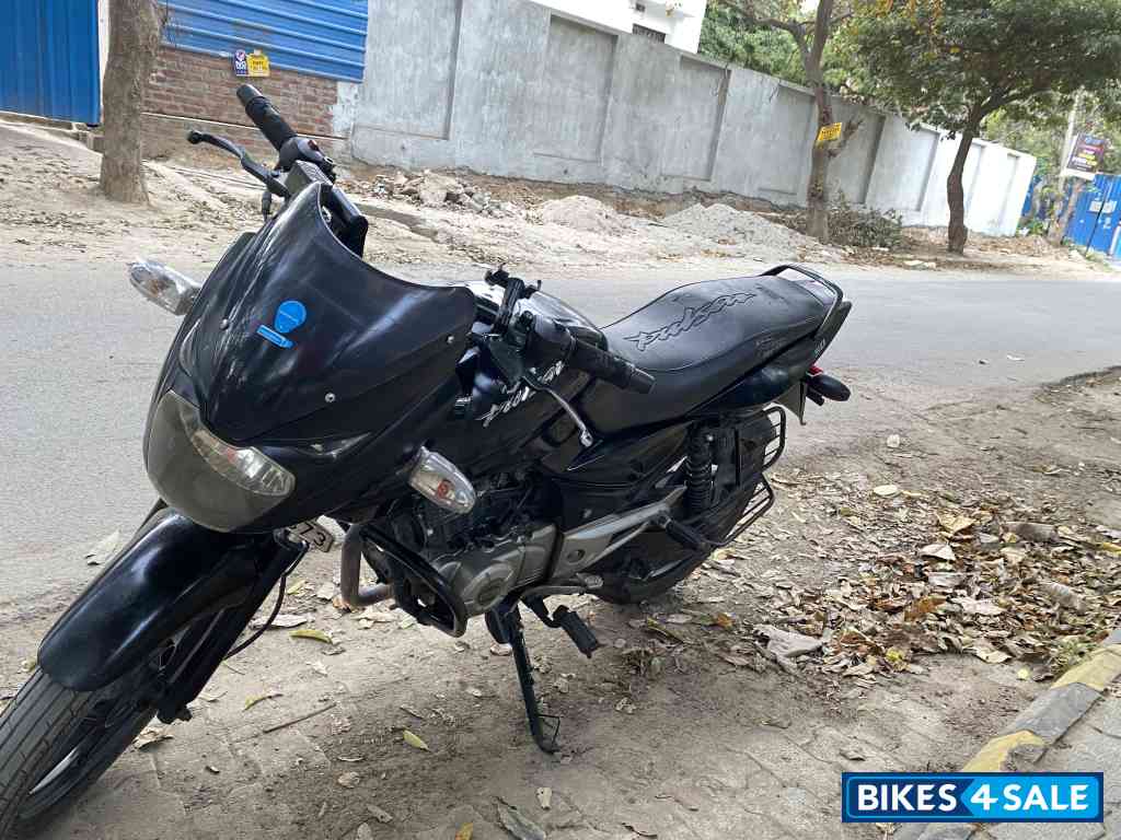 Black Bajaj Pulsar 150