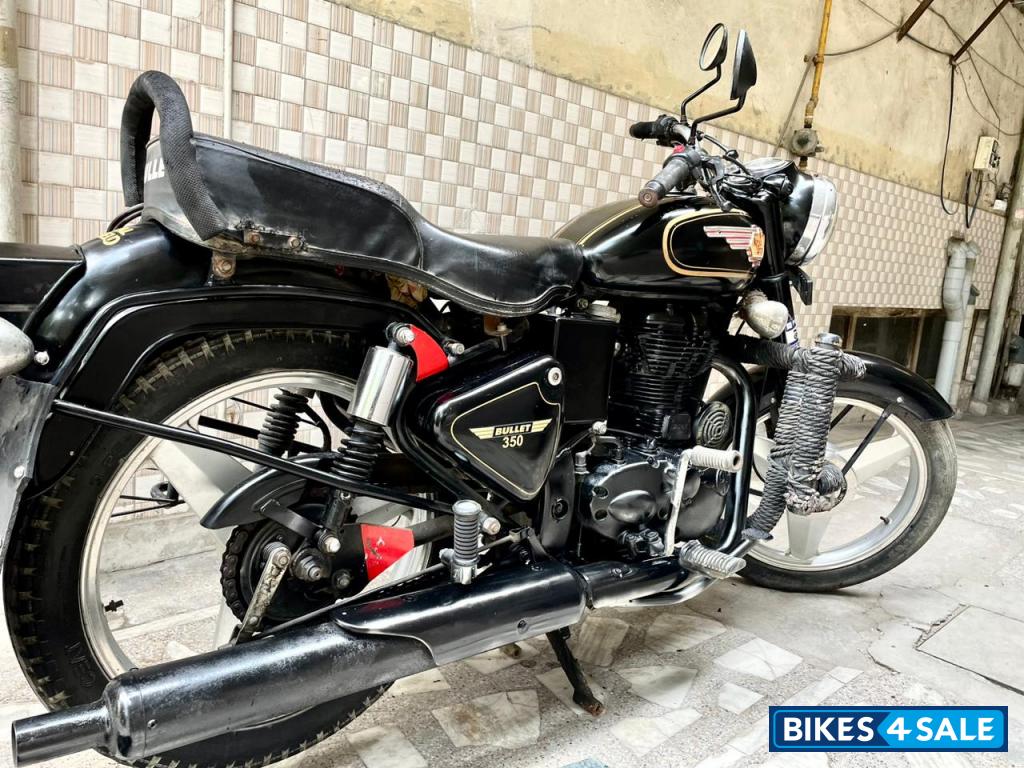 Black Royal Enfield Bullet Standard 350