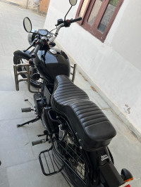 Jet Black Royal Enfield Bullet 350 ES