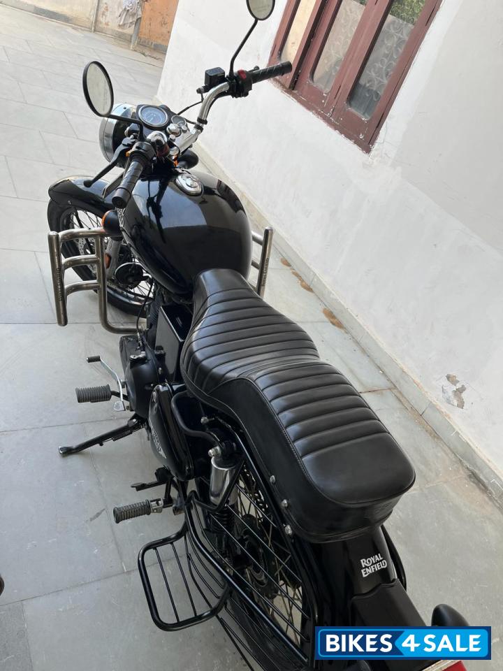 Jet Black Royal Enfield Bullet 350 ES