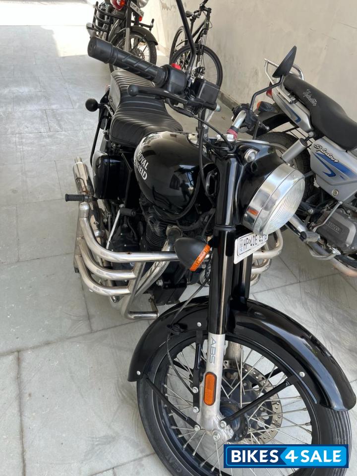 Jet Black Royal Enfield Bullet 350 ES